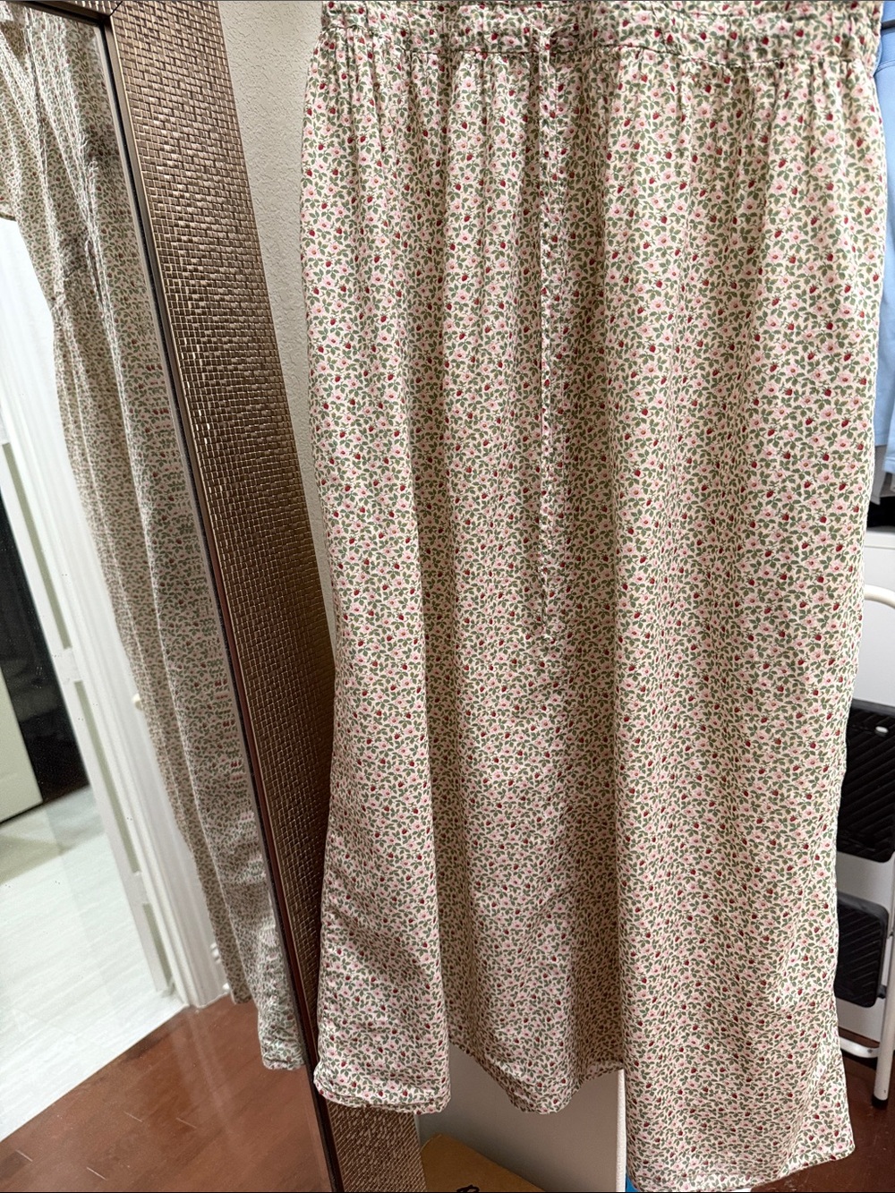 CD Cream Strawberry dress - Picture 4 of 4